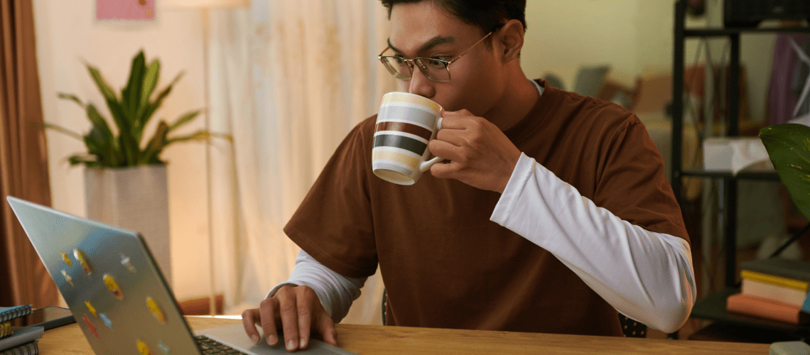 Image of a man working on his laptop learning how to choose profitable mystery shops.